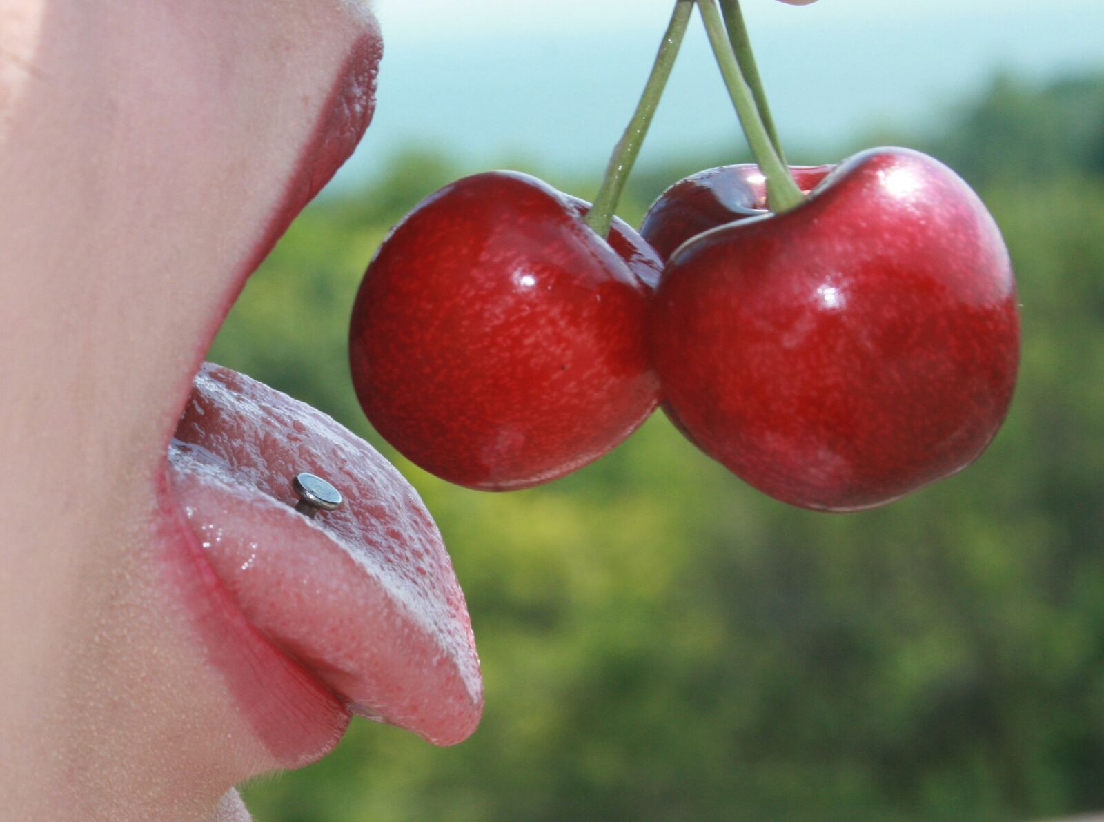Canon EOS 400D (EOS Digital Rebel XTi / EOS Kiss Digital X) sample photo. Cherry, lips, sweet photography