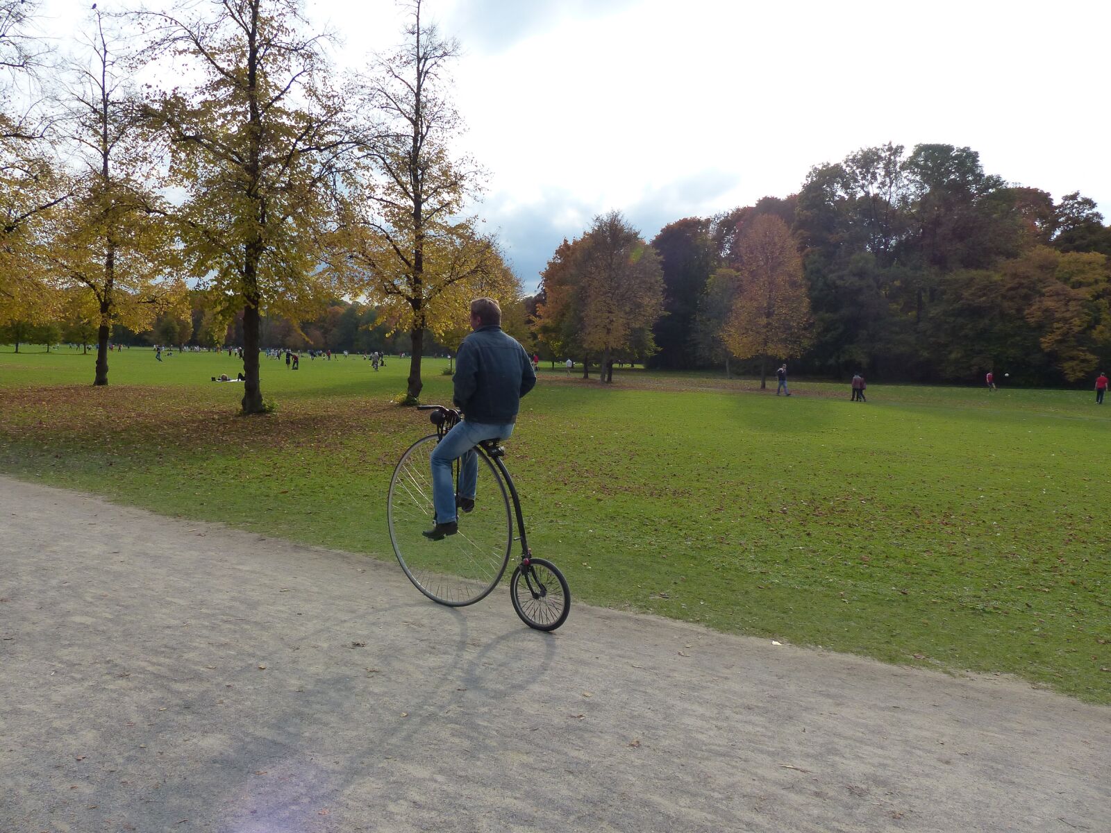 Panasonic Lumix DMC-FZ200 sample photo. Penny farthing, cowboy boots photography