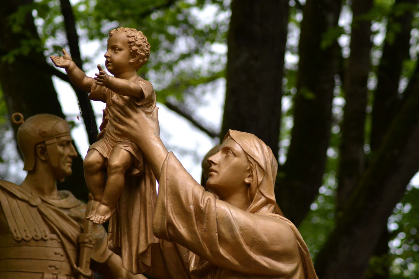 Nikon D3100 sample photo. Statues, woman, child photography