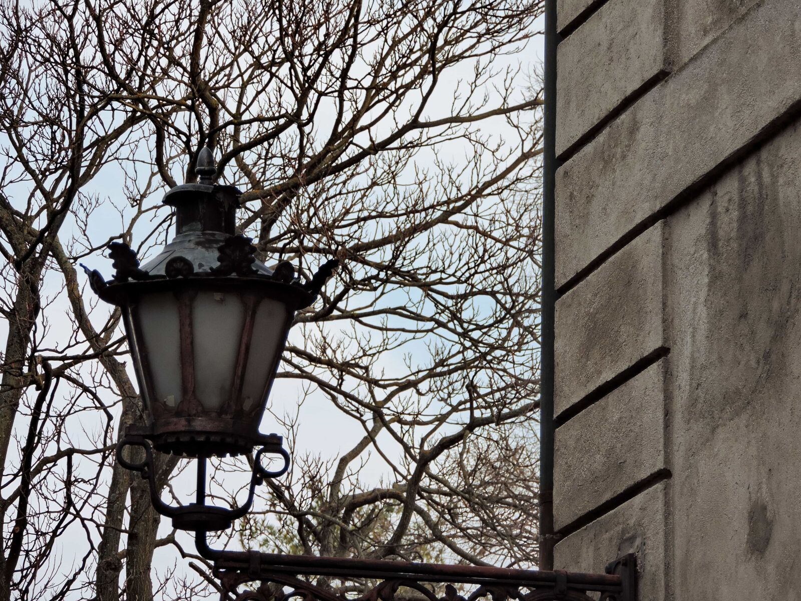 Nikon Coolpix P520 sample photo. Lamp, device, old, architecture photography