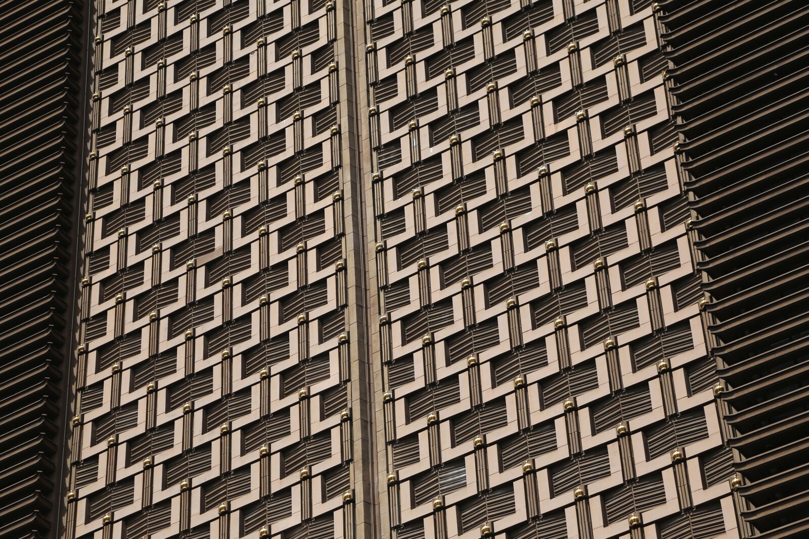Canon EF 24-105mm F4L IS USM sample photo. Urban, wall, abstract, architectural photography