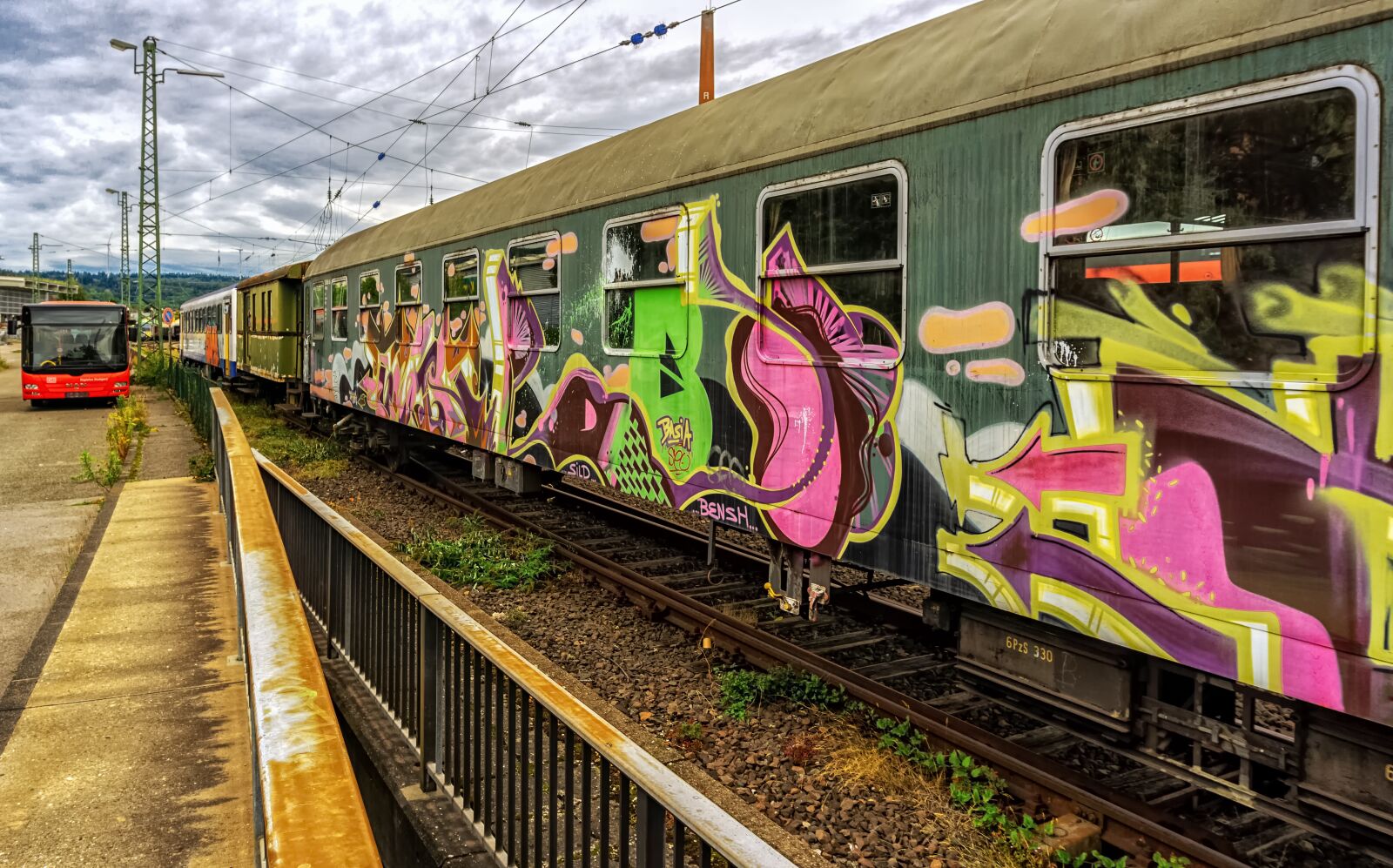 Sony E 16-50mm F3.5-5.6 PZ OSS sample photo. Wagon, train, graffiti photography