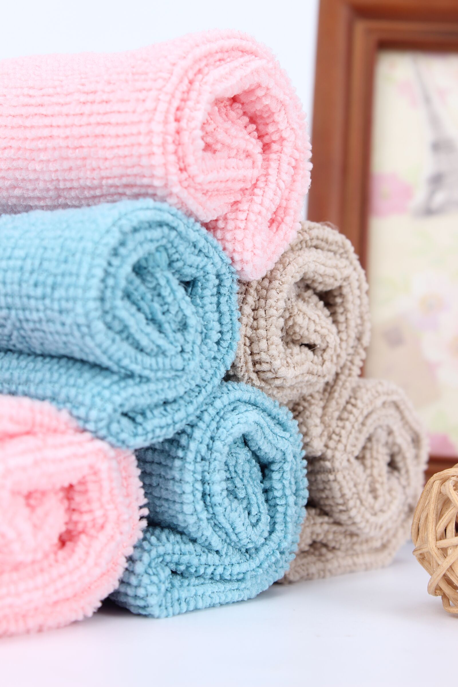 Canon EOS 600D (Rebel EOS T3i / EOS Kiss X5) sample photo. Towel, stack of towels photography