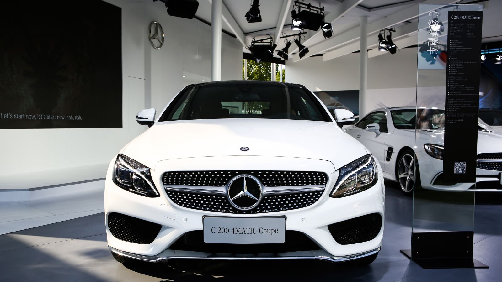Canon EF 24-70mm F2.8L USM sample photo. Car, white, empty photography