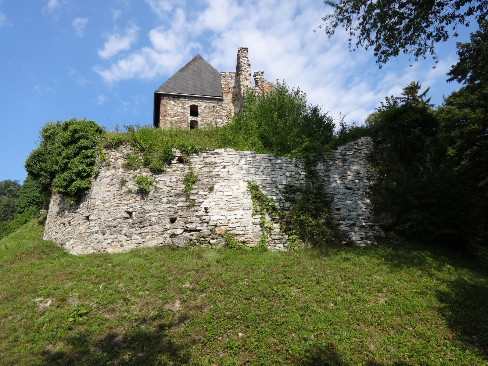 Sony Cyber-shot DSC-WX80 sample photo. Ruin, austria, castle photography
