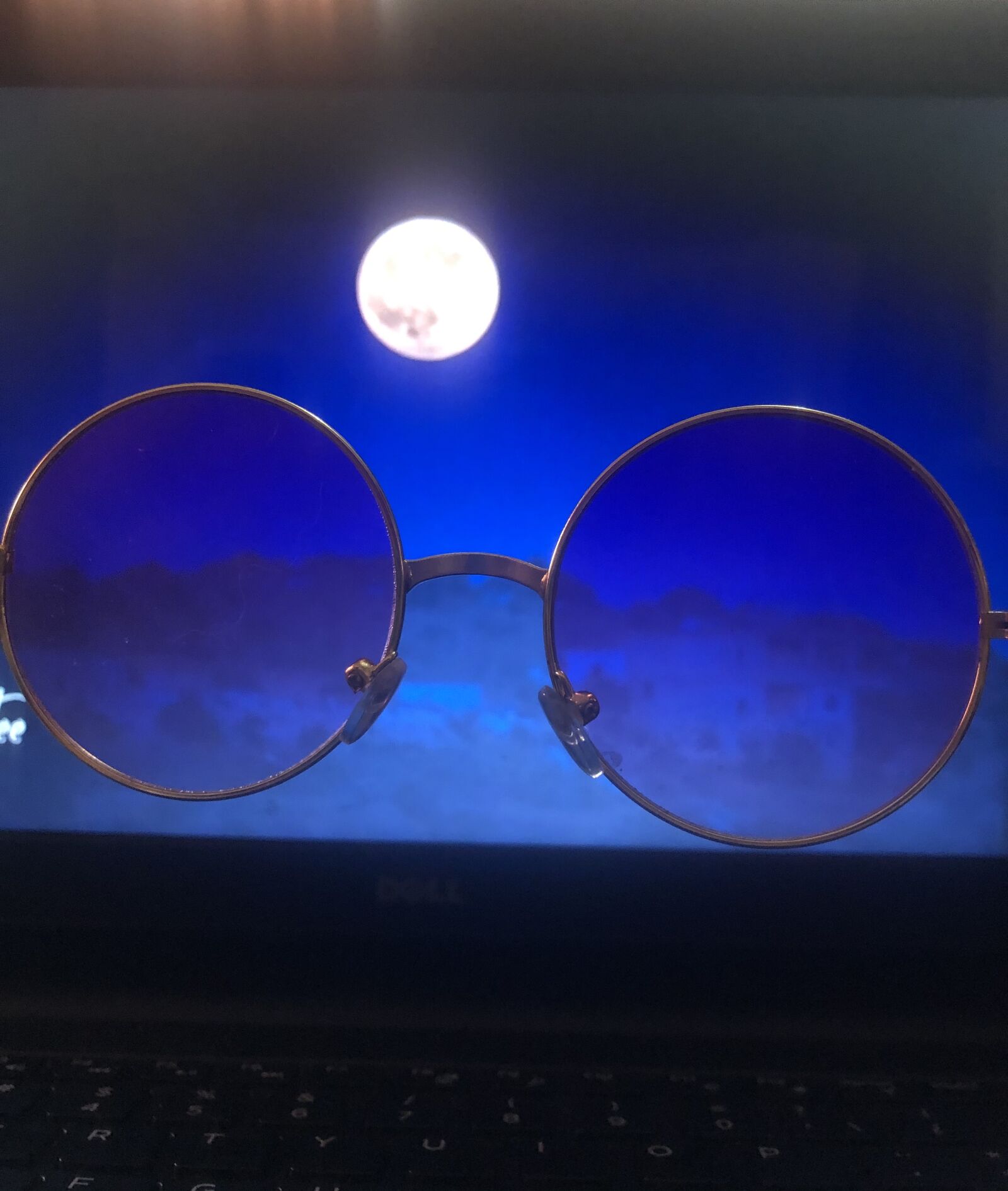 iPhone 8 Plus back dual camera 3.99mm f/1.8 sample photo. Moon, luna, gafas photography
