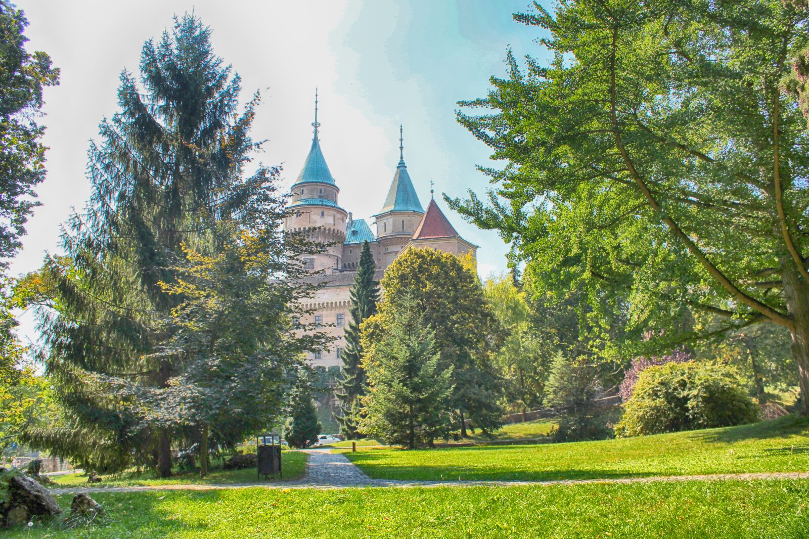 Canon EOS 1300D (EOS Rebel T6 / EOS Kiss X80) sample photo. Bojnice castle, slovakia, lock photography
