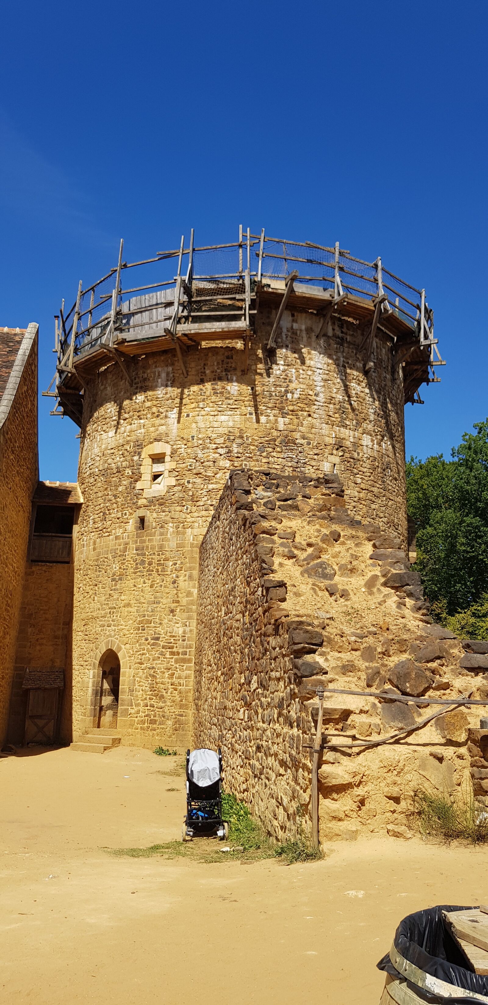 Samsung Galaxy S8 sample photo. Guédelon, castle, architecture photography