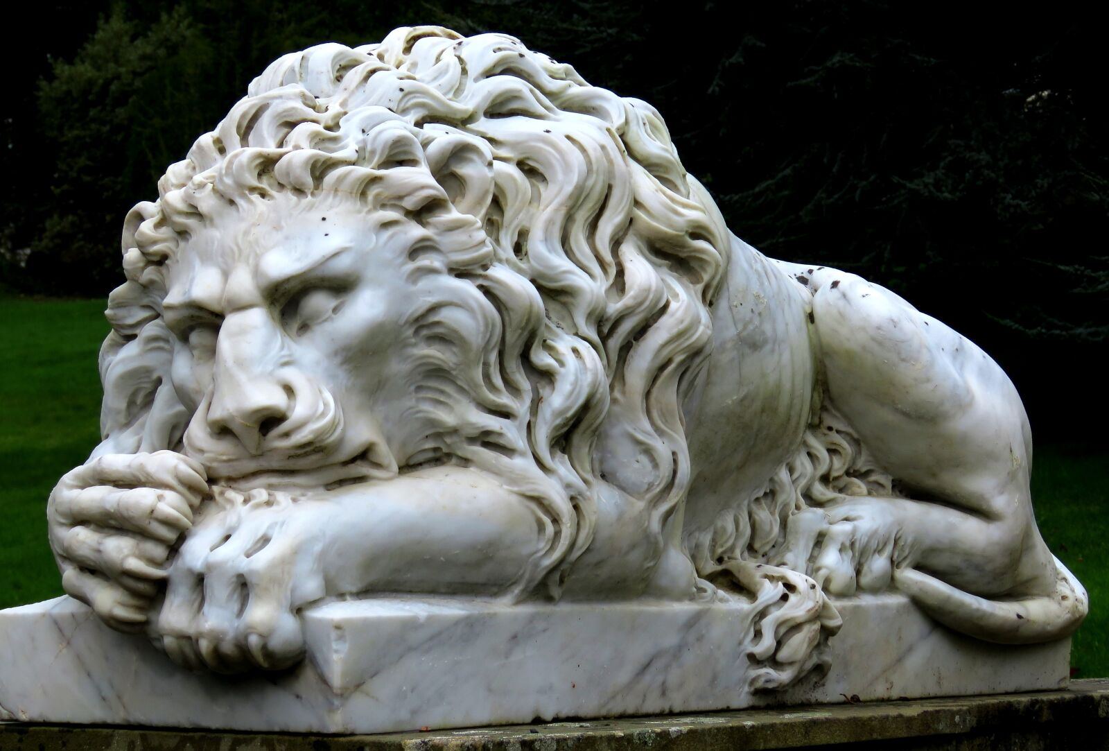 Canon PowerShot SX60 HS sample photo. Lion, statue, sculpture photography