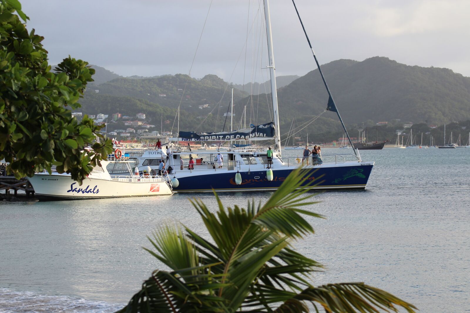 Canon EOS 1300D (EOS Rebel T6 / EOS Kiss X80) sample photo. Sea, water, seashore photography