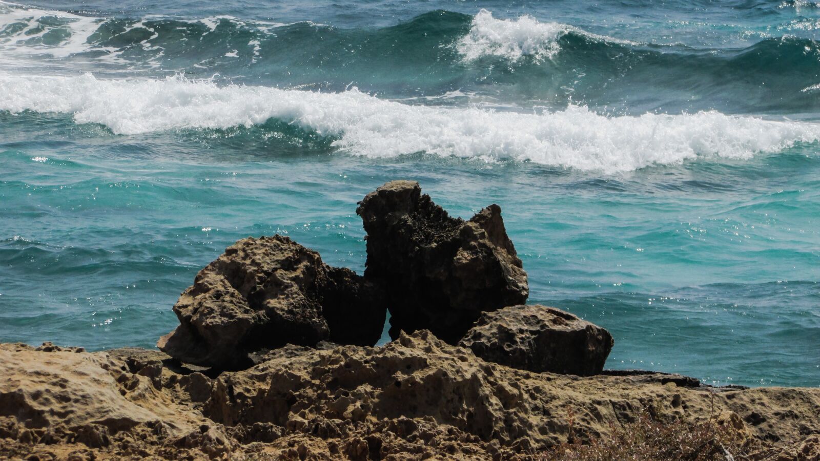 Canon PowerShot SX400 IS sample photo. Rocks, sea, wave photography
