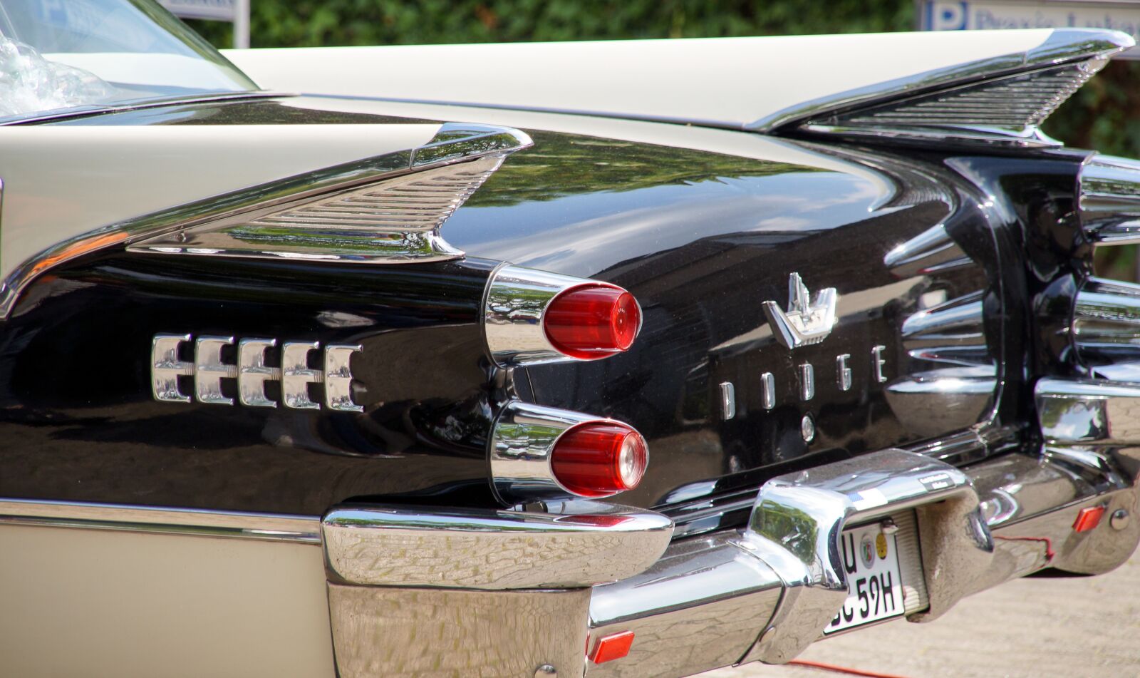 Sony SLT-A37 sample photo. Classic, car, auto photography