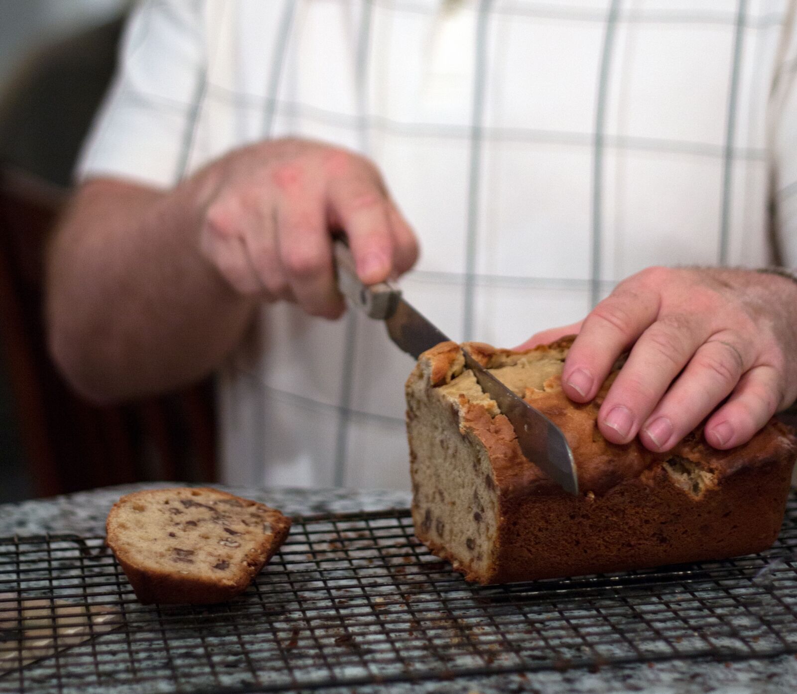 Canon EOS 70D sample photo. Bread, cutting, knife photography