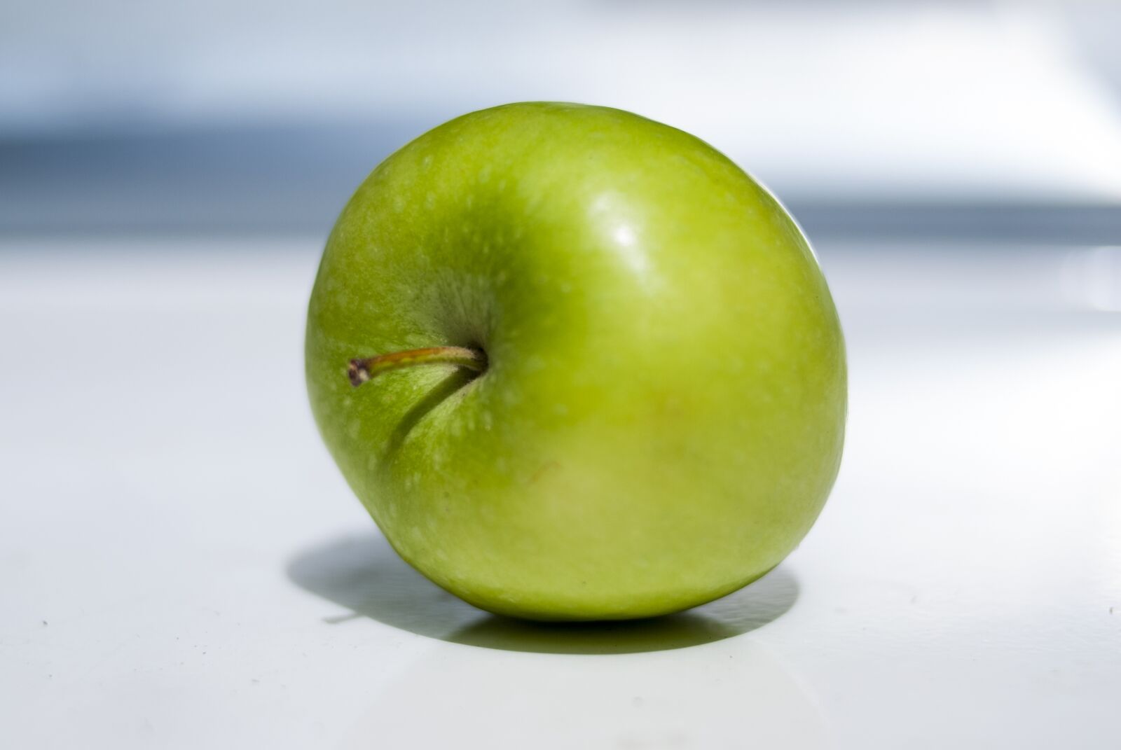 Nikon D60 sample photo. Green apple, fruit, food photography