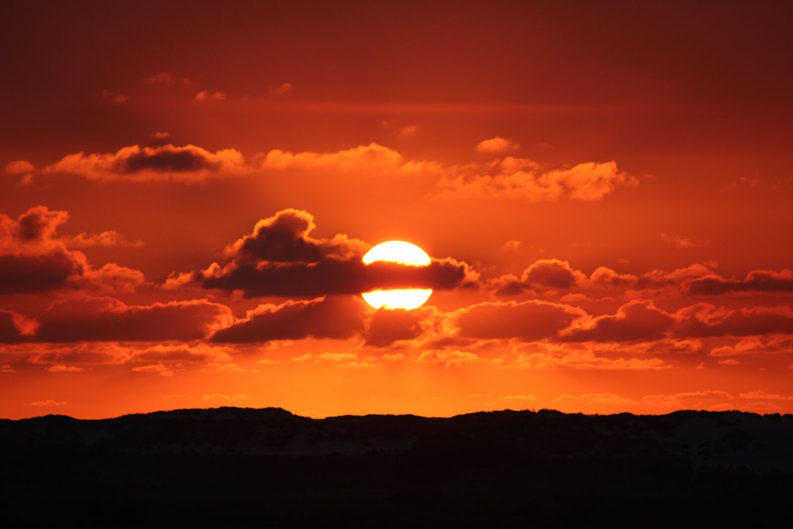 Canon EOS 600D (Rebel EOS T3i / EOS Kiss X5) sample photo. Sunset, north sea, evening photography