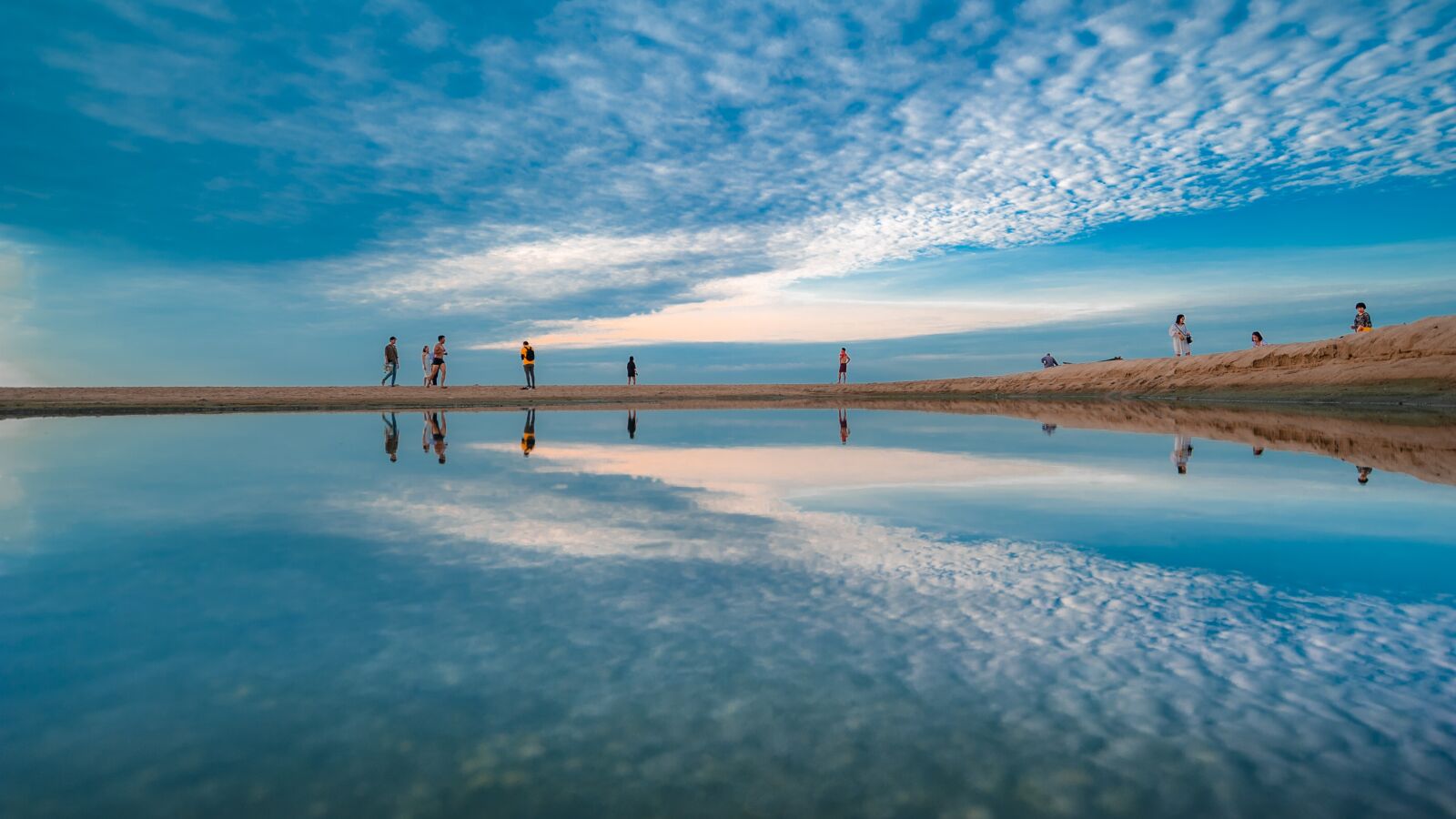 Nikon D700 sample photo. Da nang, reflection, seascape photography