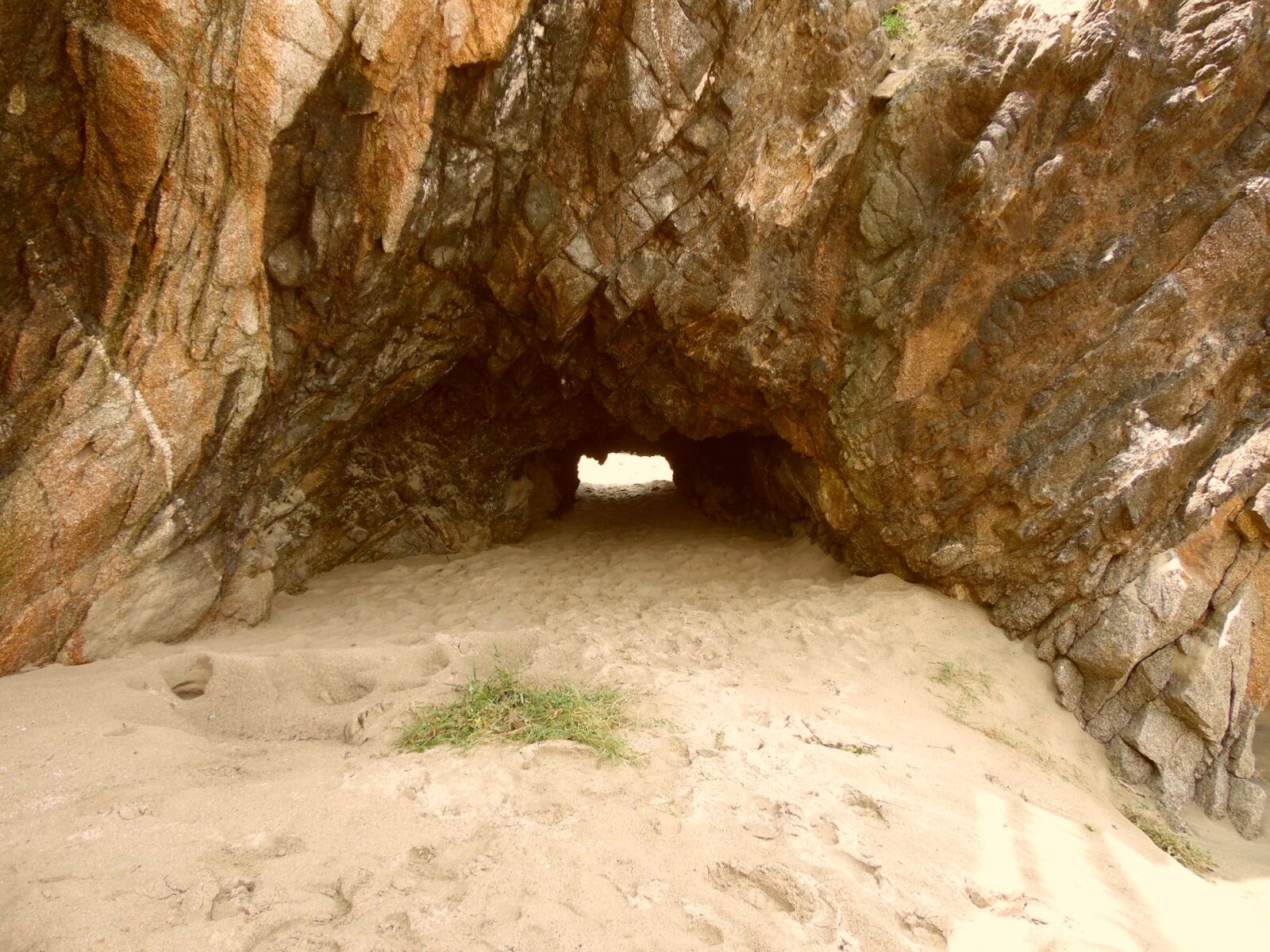 Samsung WB1100F/WB1101F/WB1102F sample photo. Cave, beach, coast photography