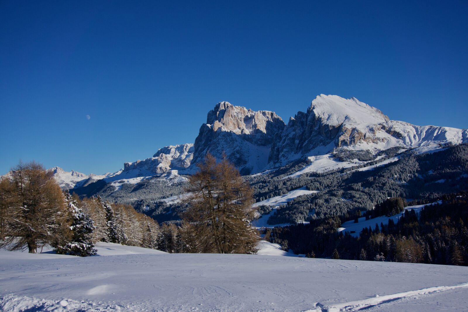 Sony E 16-50mm F3.5-5.6 PZ OSS sample photo. Sassolungo, plattkofel, snow photography
