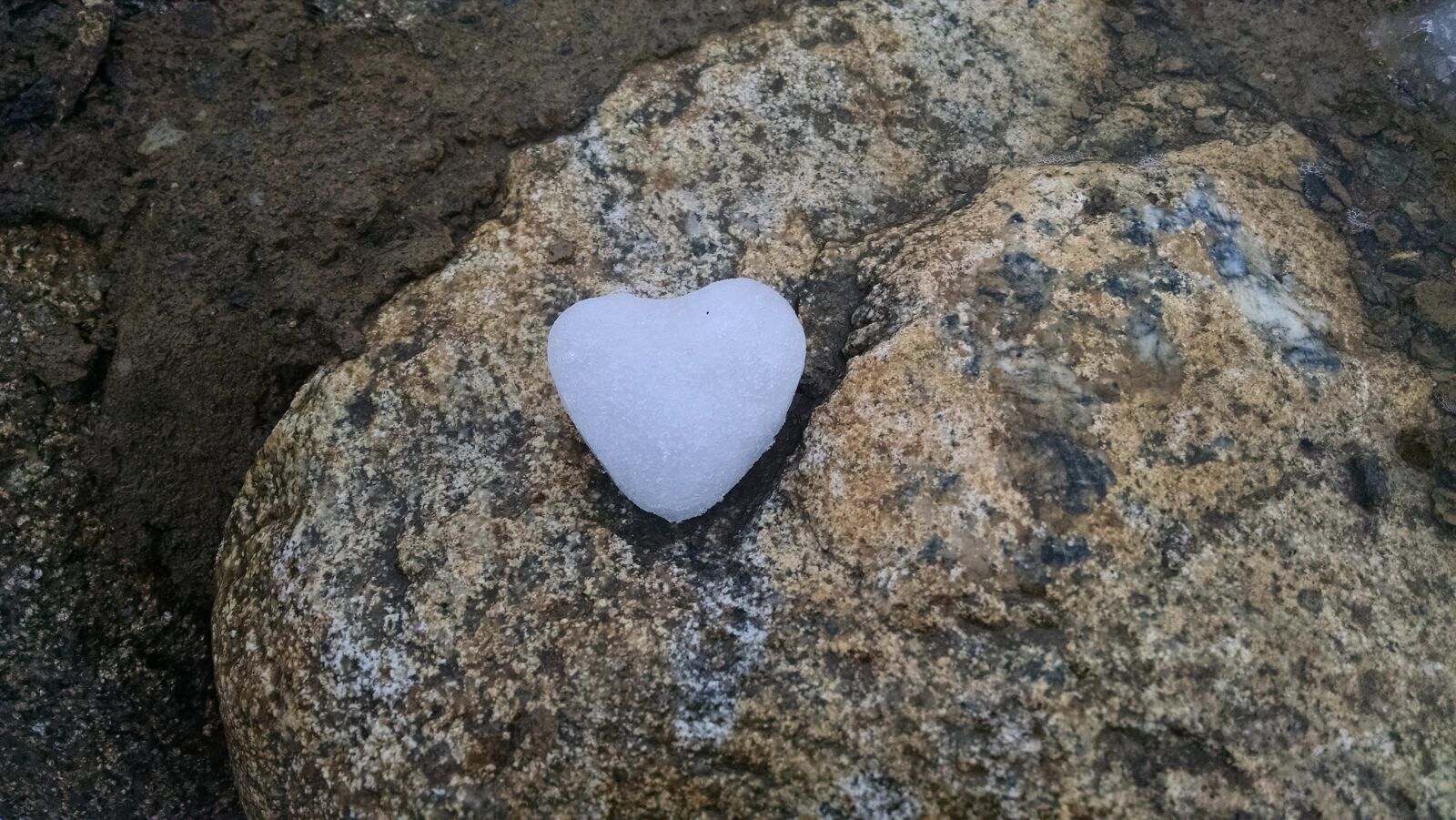 Motorola Moto X (1st Gen) sample photo. Snow, heart, winter photography