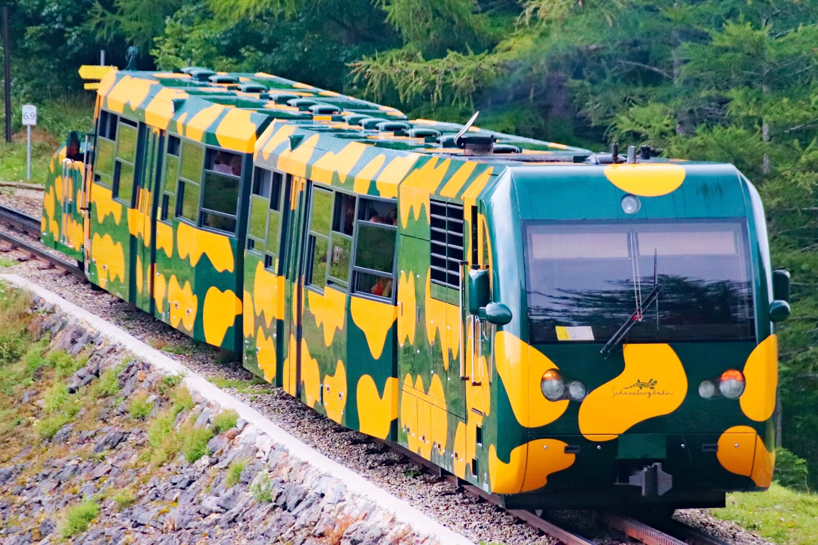 Canon EOS 77D (EOS 9000D / EOS 770D) sample photo. Train, locomotive, motor photography