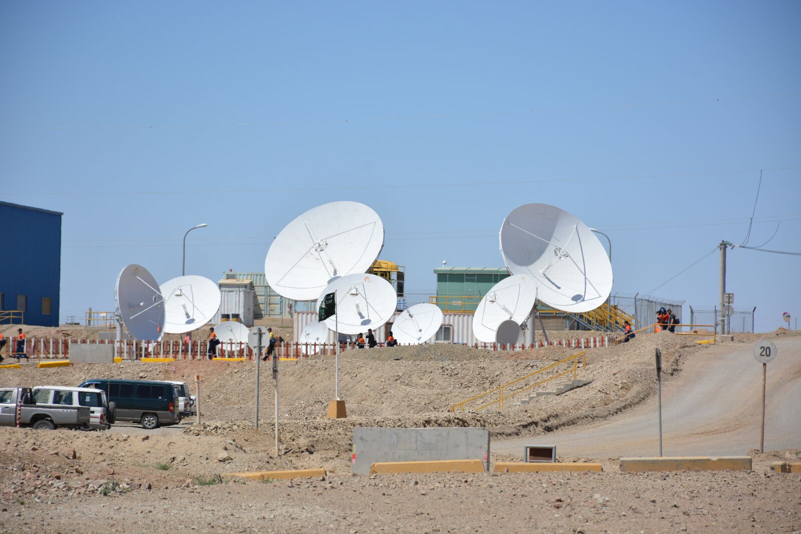 Nikon D7100 sample photo. Satellite antenna, communication, space photography