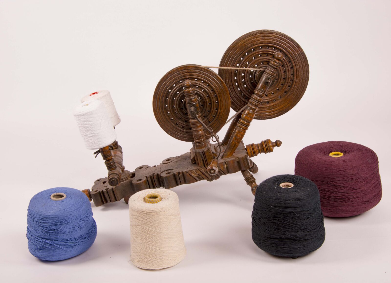 Nikon D5200 sample photo. Reel, yarns, textile photography