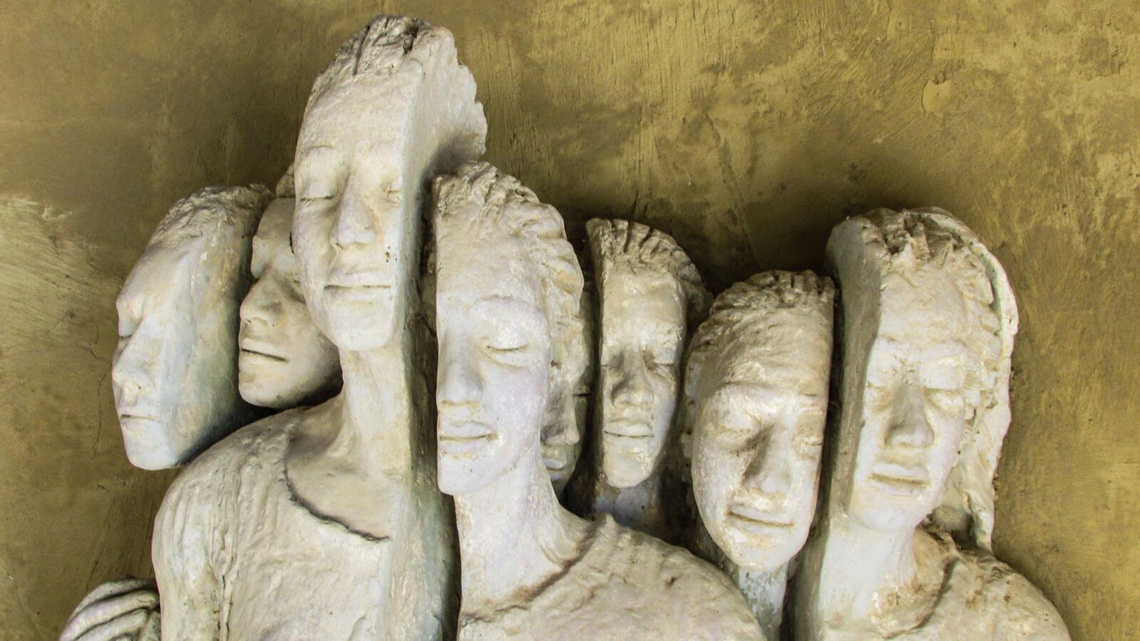Canon PowerShot SX400 IS sample photo. Refugees, sculpture, church photography