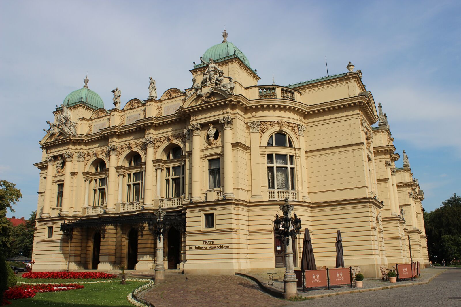 Canon EOS 600D (Rebel EOS T3i / EOS Kiss X5) sample photo. The theater, juliusz slovak photography