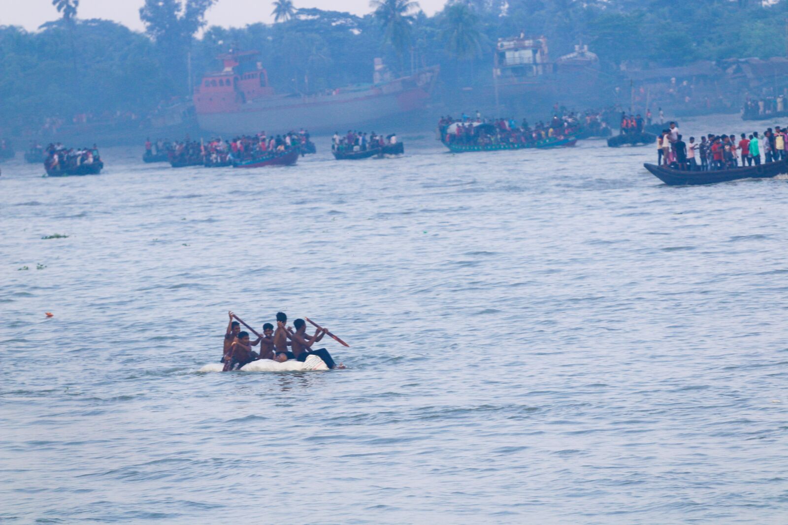 Canon EOS 70D + Canon EF 70-200mm F4L USM sample photo. Boat, traditional boat race photography
