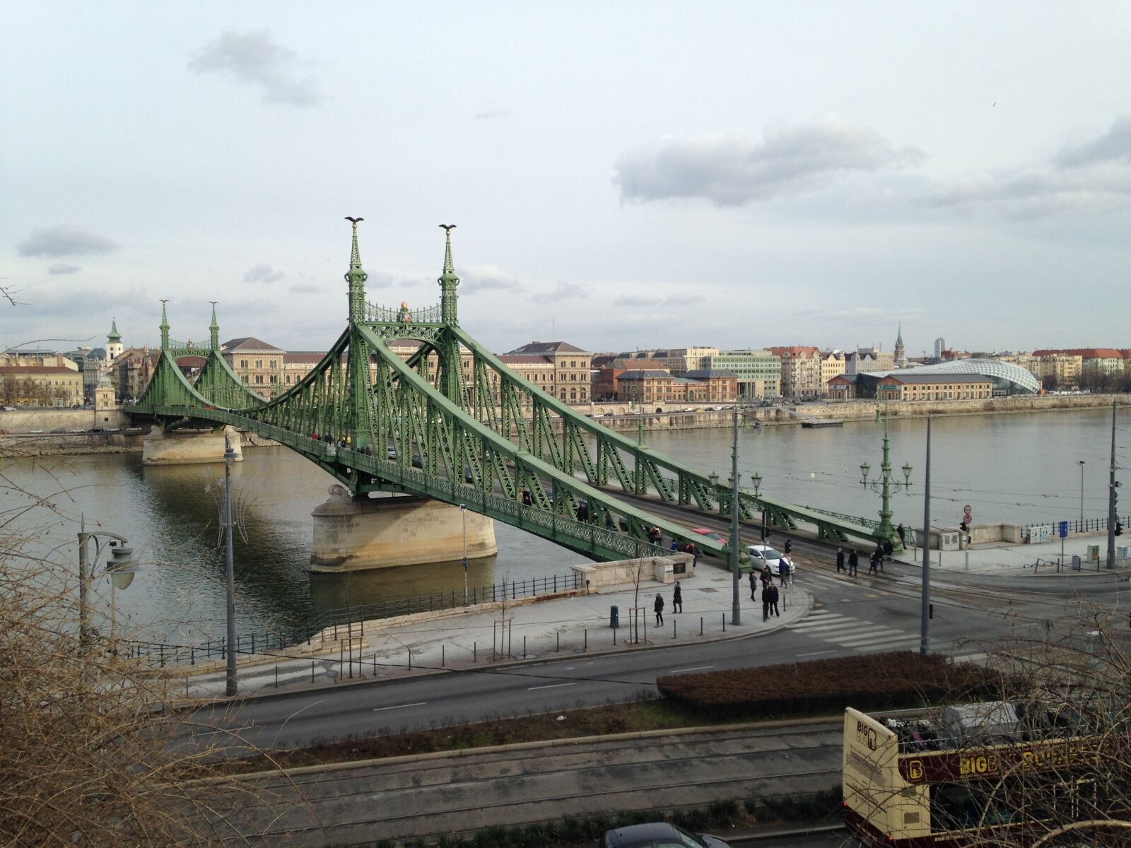 iPhone 5c back camera 4.12mm f/2.4 sample photo. Budapest, bridge, river photography