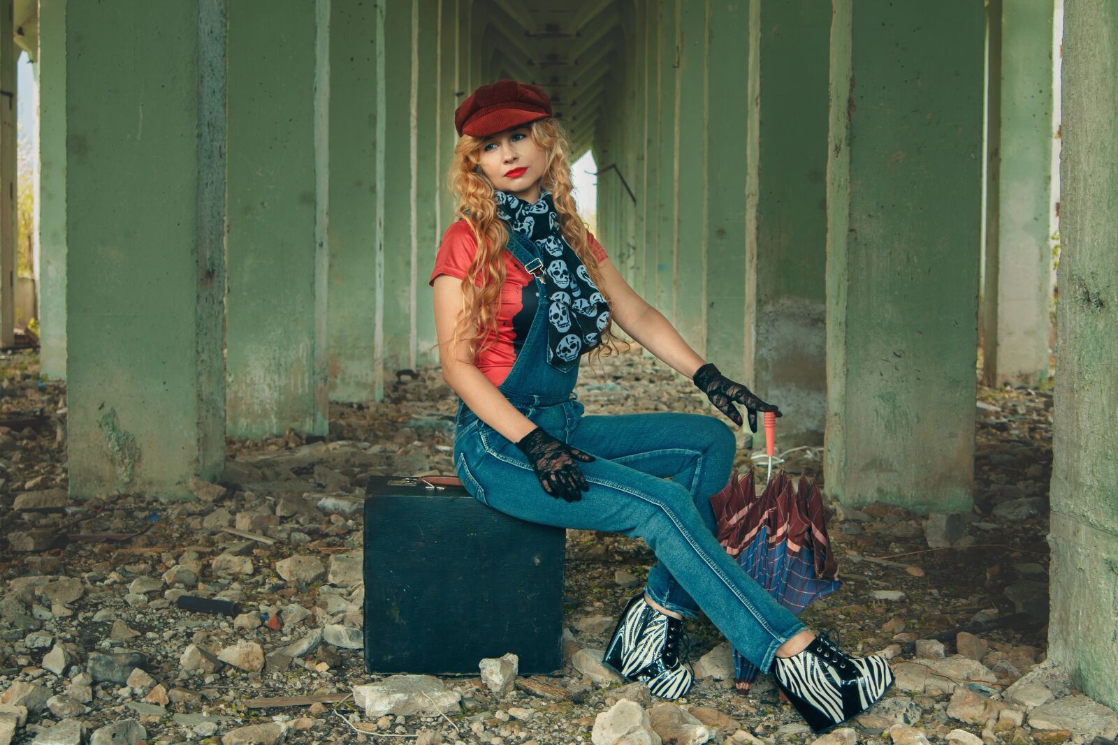Canon EOS 60D sample photo. An abandoned, suitcase, debris photography