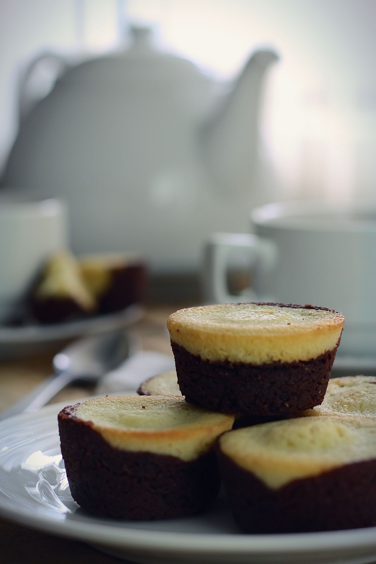 Canon EOS 1000D (EOS Digital Rebel XS / EOS Kiss F) sample photo. Teatime, muffins, brownies photography