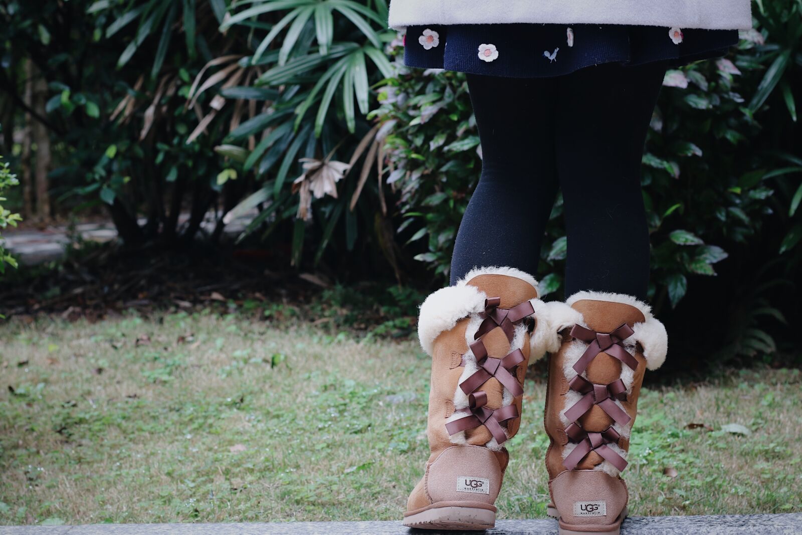 Canon EOS 7D Mark II sample photo. Boots, ugg boots, winter photography