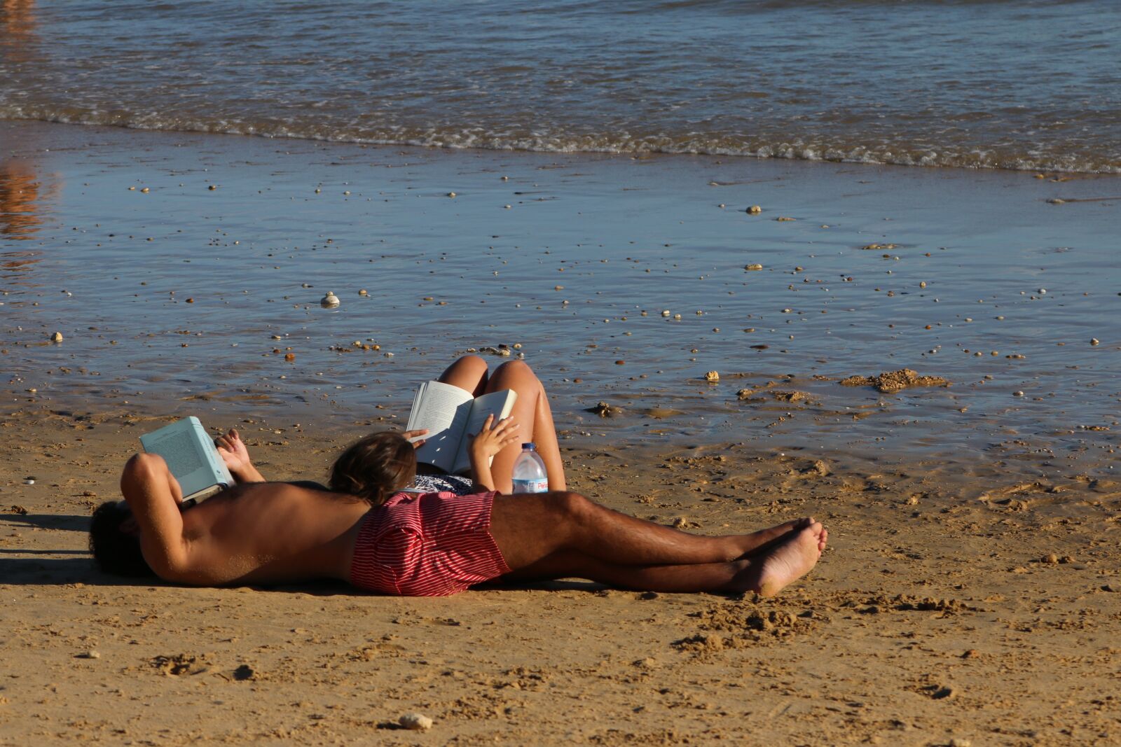 Canon EOS 70D sample photo. Reading, beach, relax photography