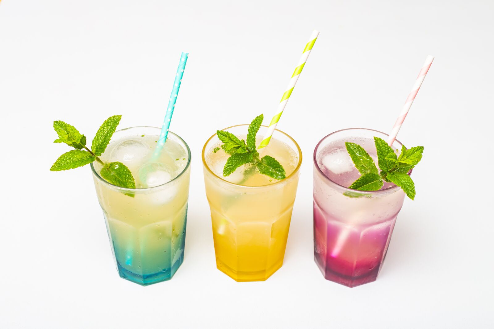 Canon EF 50mm F1.8 II sample photo. Alcohol, close-up, cold temperature photography