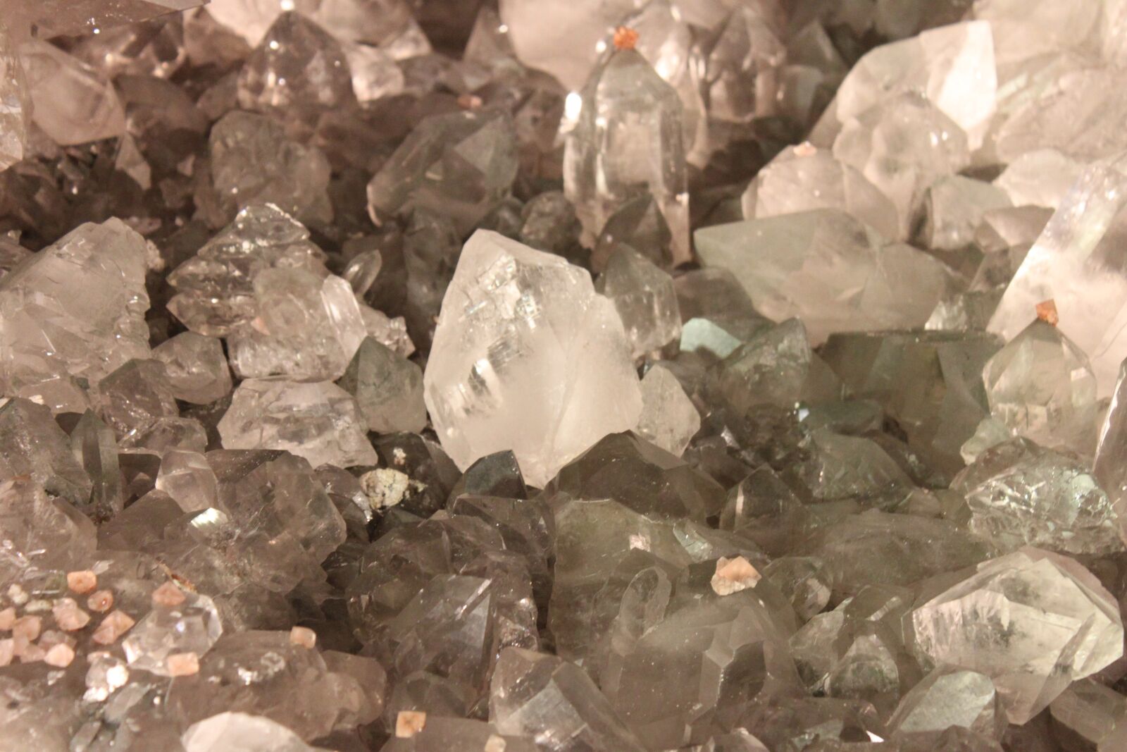 Canon EOS 500D (EOS Rebel T1i / EOS Kiss X3) sample photo. Rock crystal, quartz, alpine photography