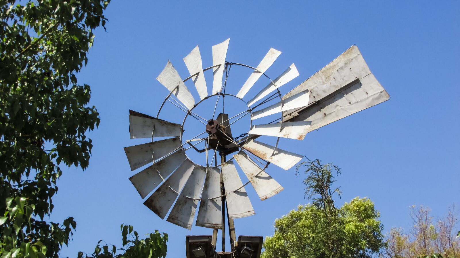 Canon PowerShot SX400 IS sample photo. Windmill, farm, wind photography