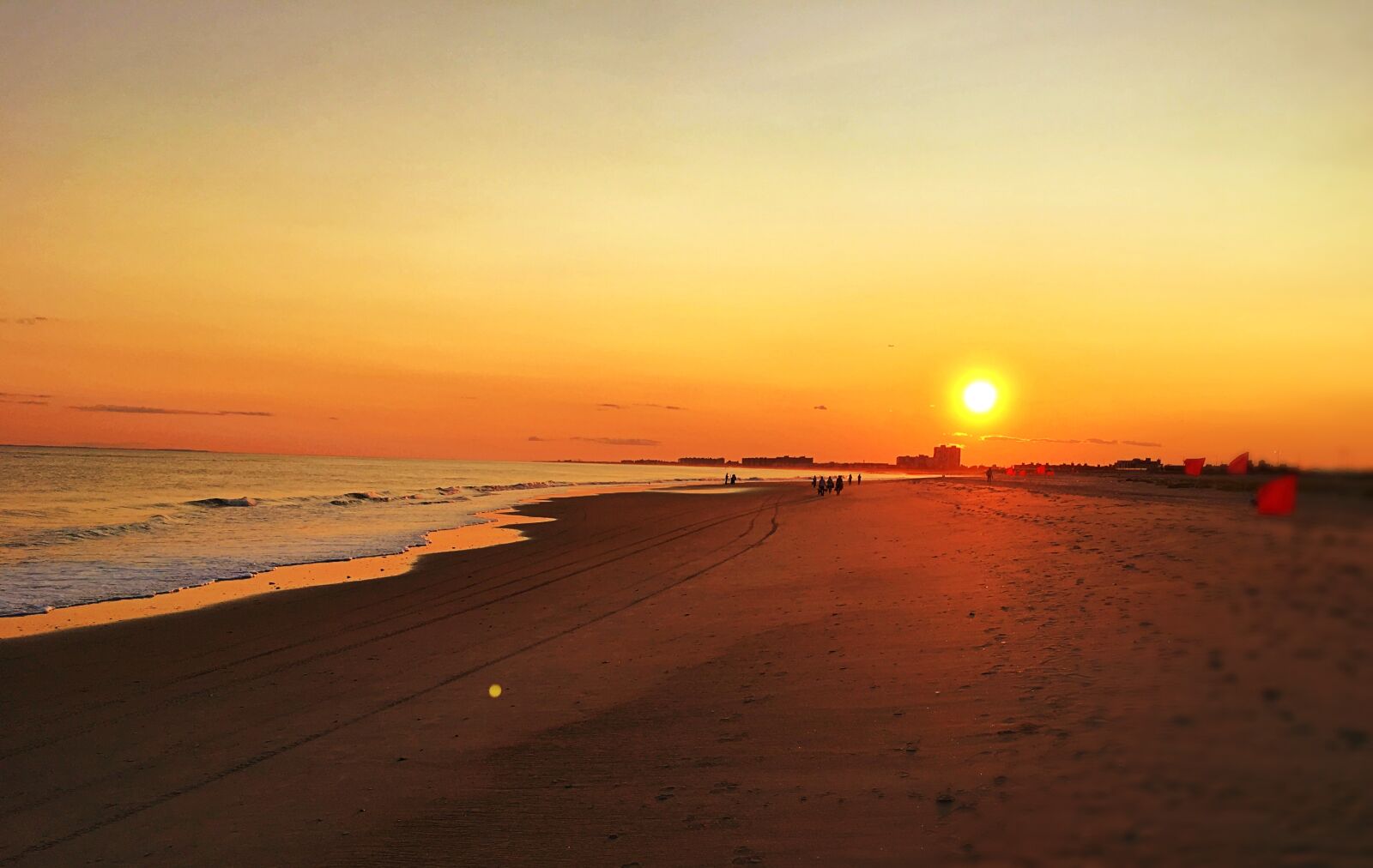 iPhone 6s Plus back camera 4.15mm f/2.2 sample photo. Sunset, beach, twilight photography