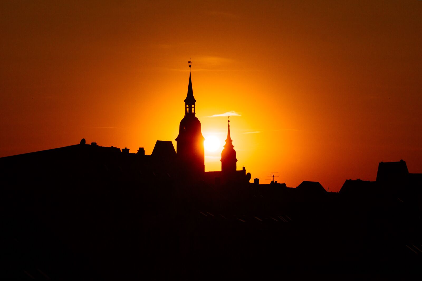 Canon EOS 750D (EOS Rebel T6i / EOS Kiss X8i) sample photo. Sunset, city, silhouette photography