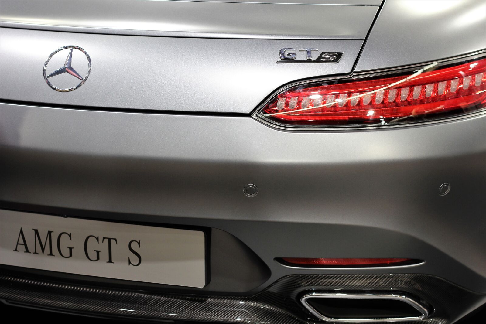 Canon EOS 600D (Rebel EOS T3i / EOS Kiss X5) + Canon EF 50mm F1.8 II sample photo. Car, mercedes benz amg photography
