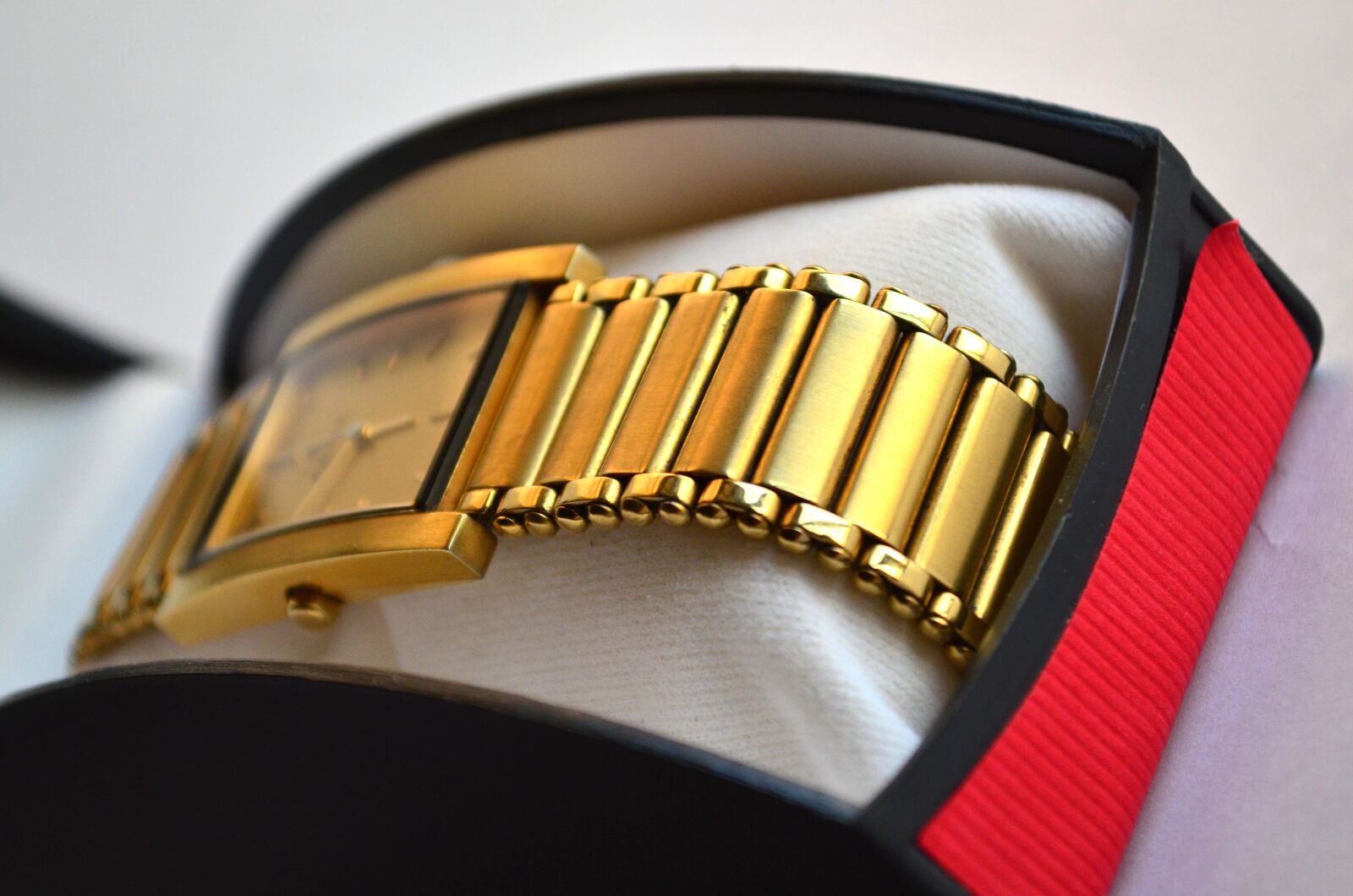 Nikon D5100 sample photo. Gold, wristwatch, box, luxury photography