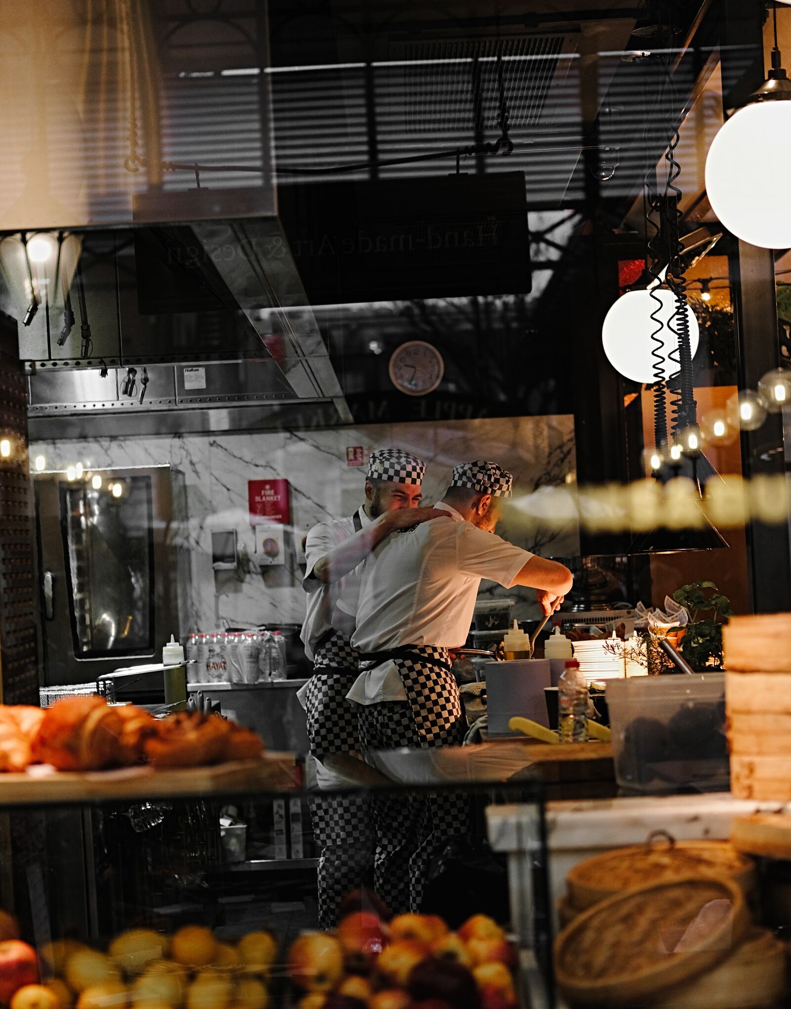 Fujifilm X-T3 sample photo. Candid, street, indoors photography