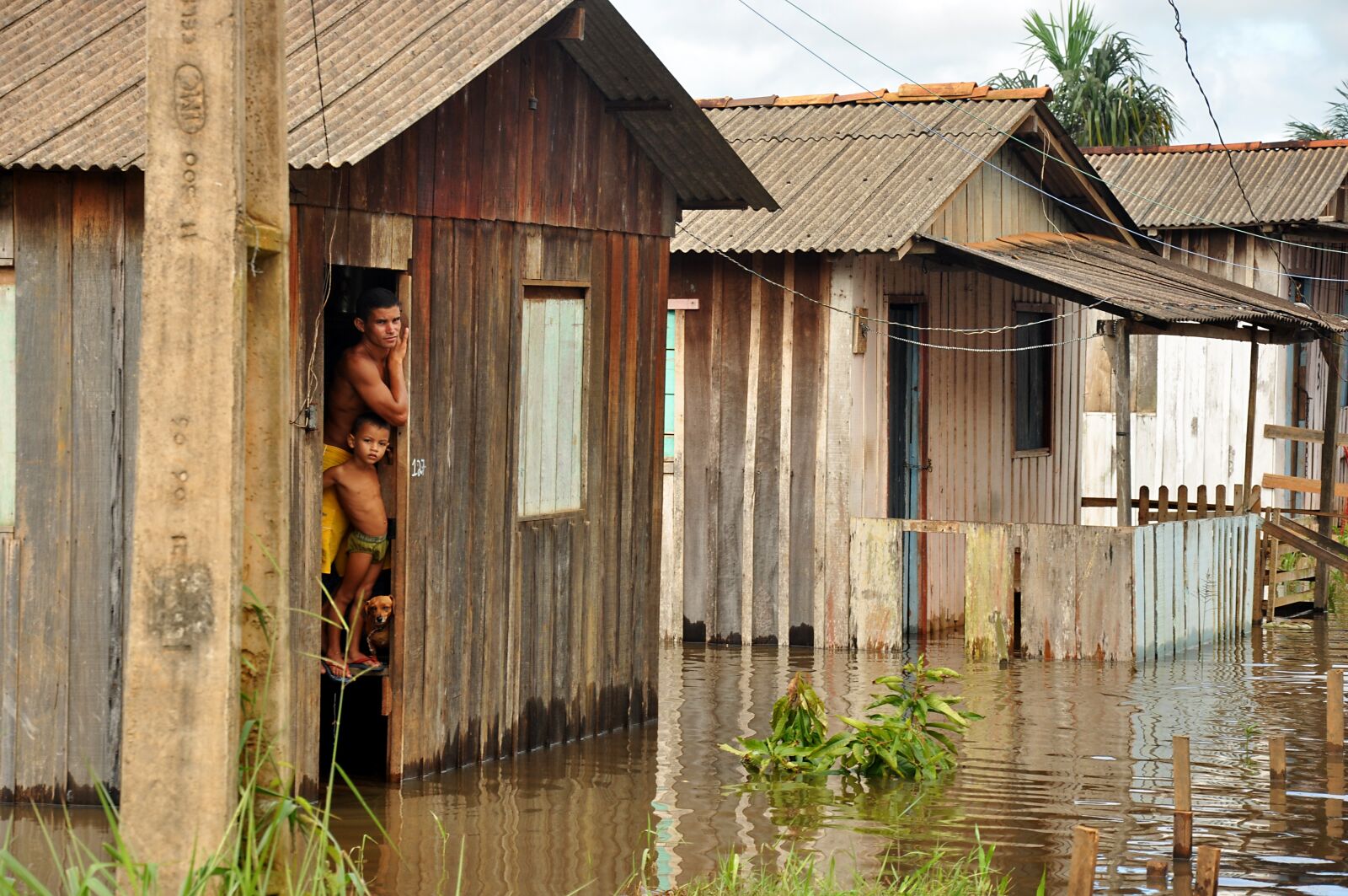 Nikon D90 sample photo. Home, people, rain photography
