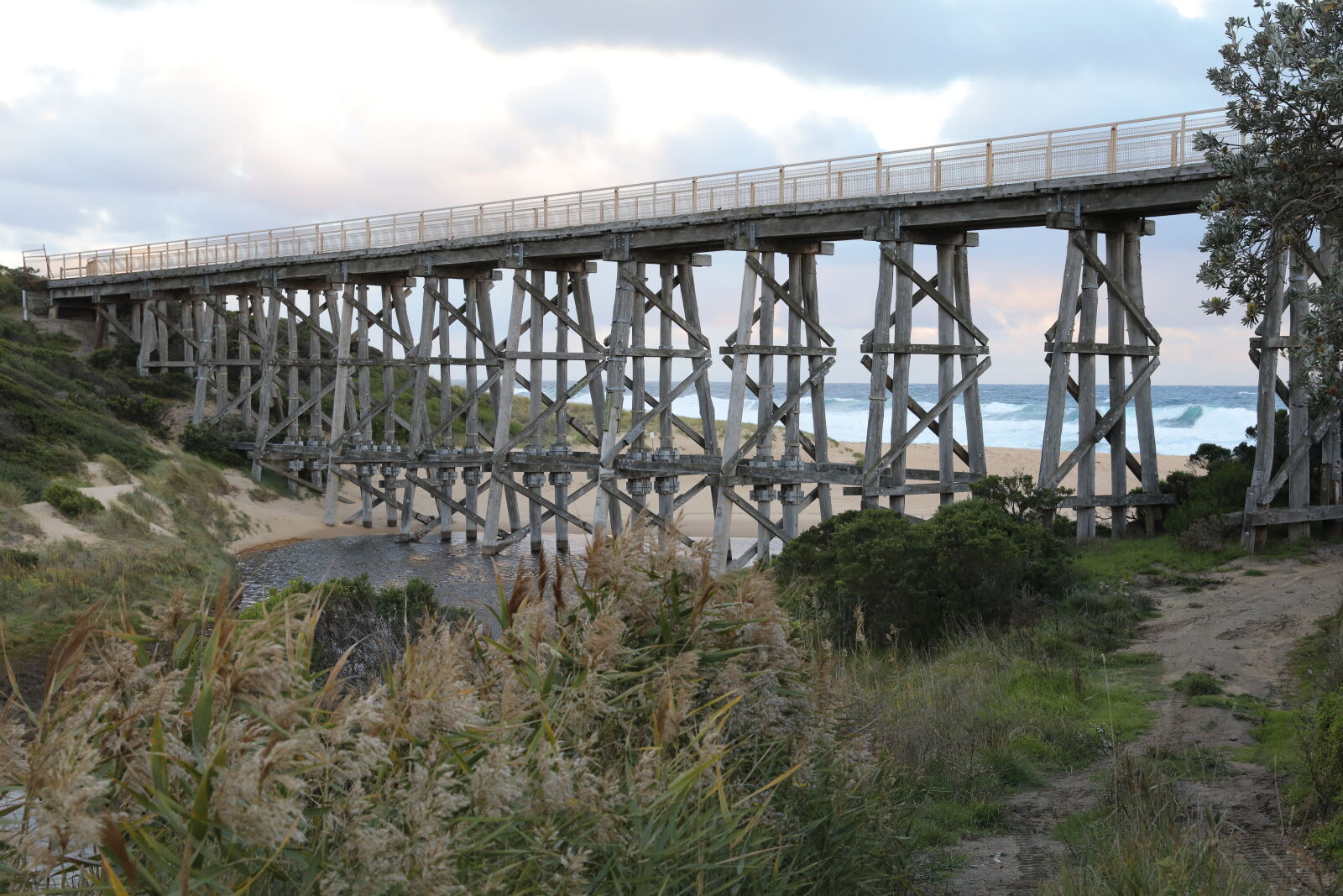 Canon EOS 5D Mark IV sample photo. Beach, ocean, railway, railway photography