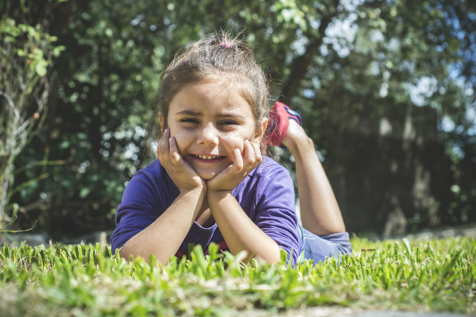Nikon D3100 sample photo. Girl, smile, lawn photography