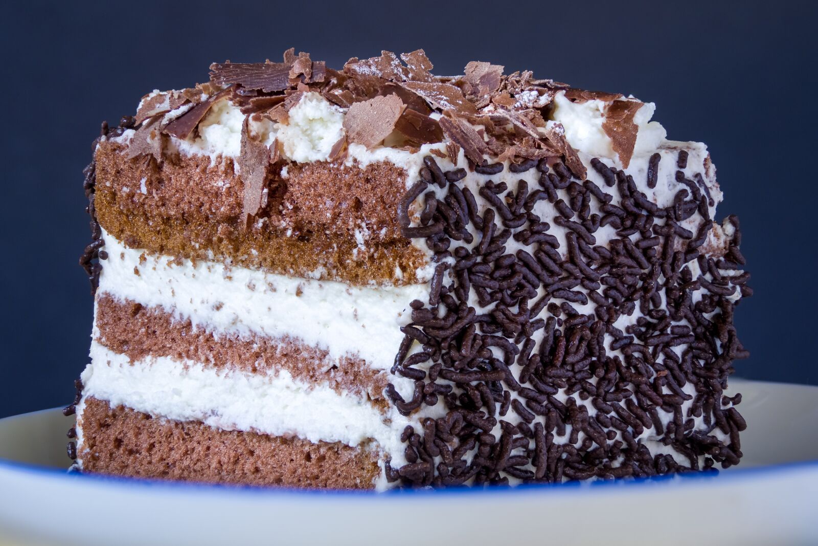 Olympus M.Zuiko Digital ED 12-100mm F4.0 IS Pro sample photo. Bake, baked, bakery photography