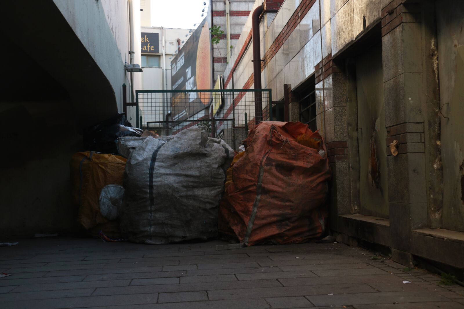 Canon EOS 70D sample photo. Street, abandoned, people photography
