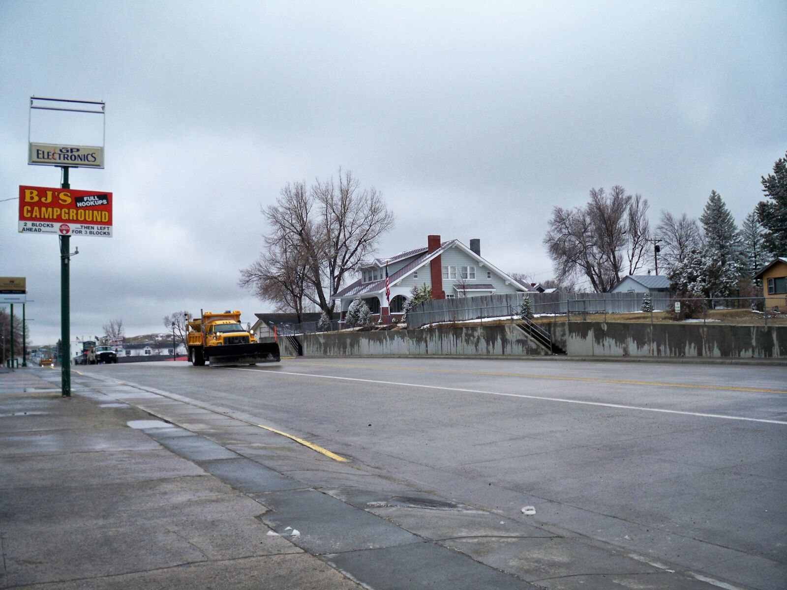Kodak EASYSHARE M1093 IS DIGITAL CAMERA sample photo. Cold, small, town photography