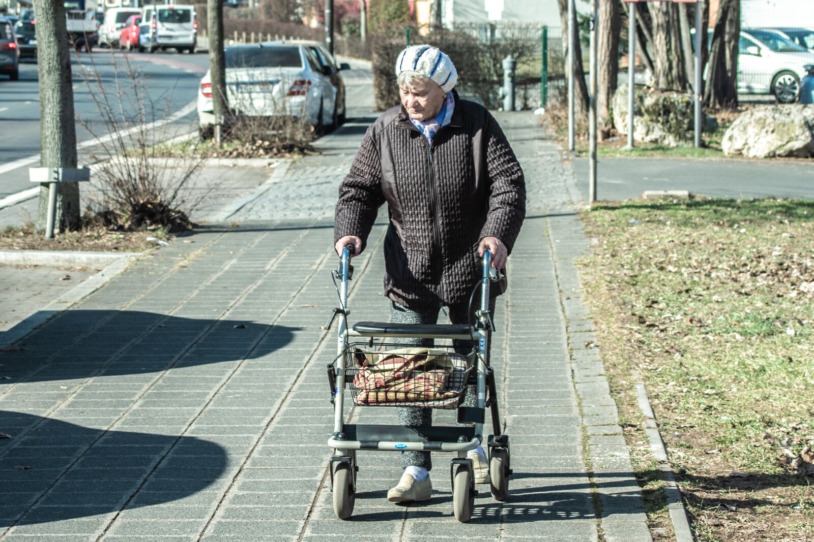 Nikon D3400 sample photo. Alzheimer, mature woman, fatigue photography