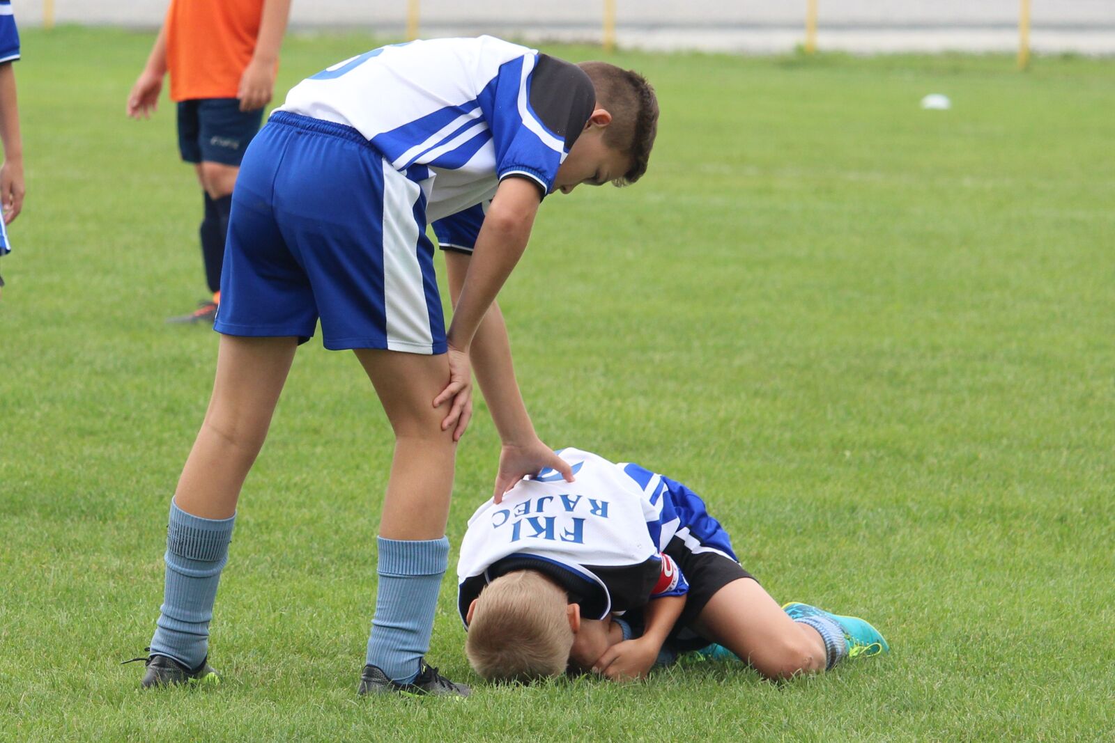 Canon EOS 1300D (EOS Rebel T6 / EOS Kiss X80) sample photo. Football, injury, pain photography